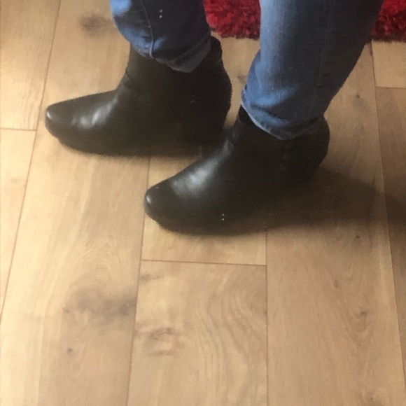 Clark’s booties - Picture 2 of 8